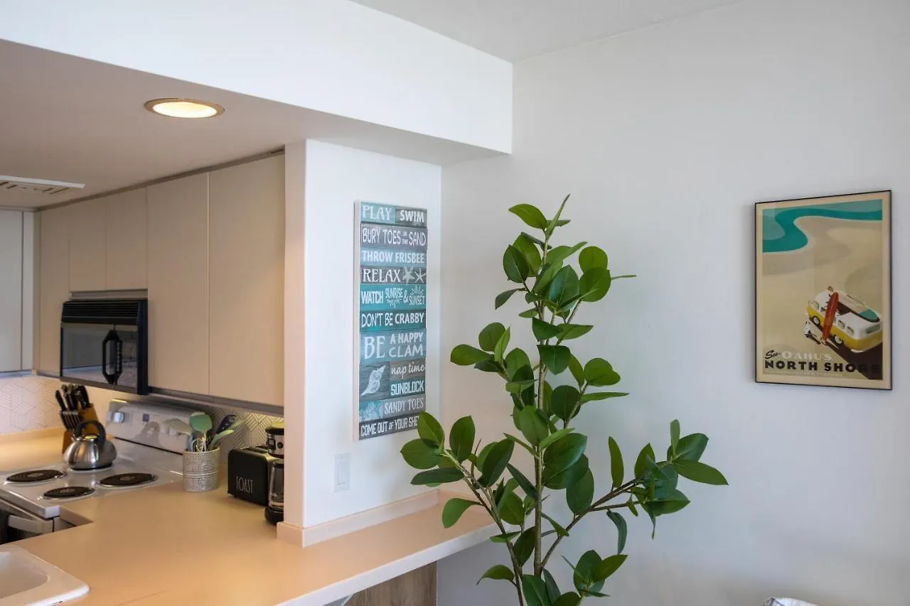 Ilikai Collection # 12. Corner Oceanfront Condo ホノルル