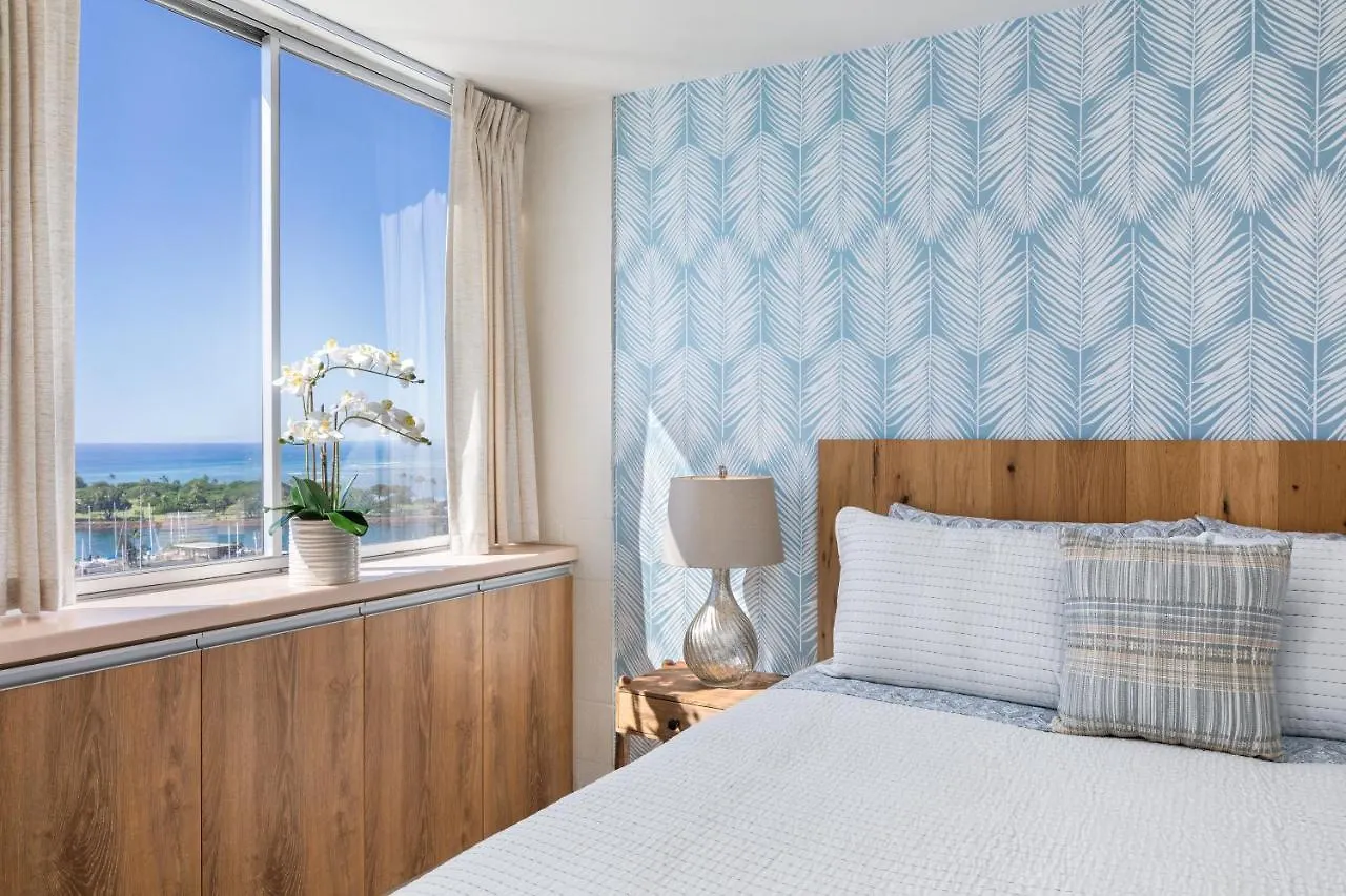 Ilikai Collection # 12. Corner Oceanfront Condo ホノルル 米国