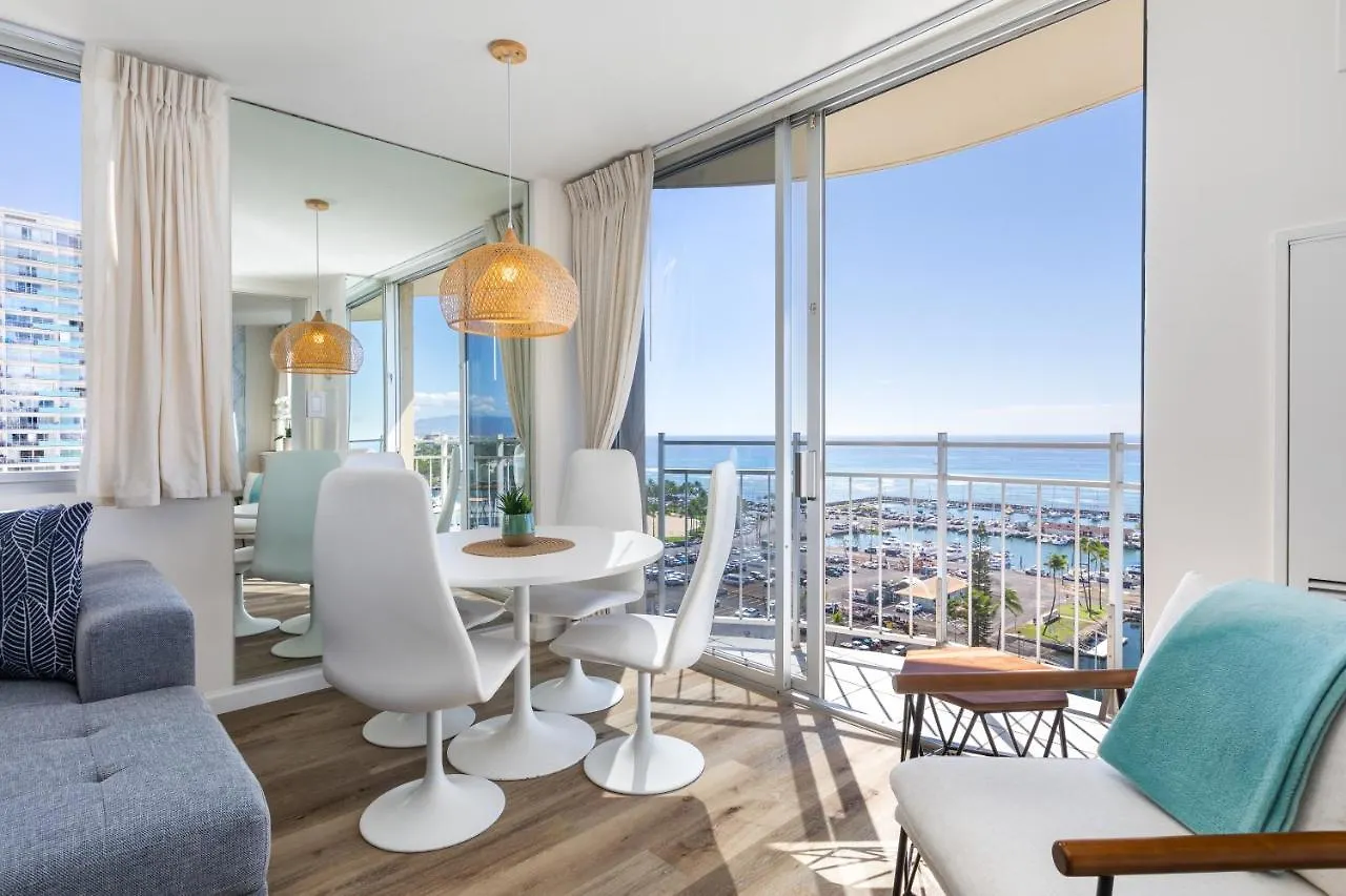 Ilikai Collection # 12. Corner Oceanfront Condo ホノルル アパート